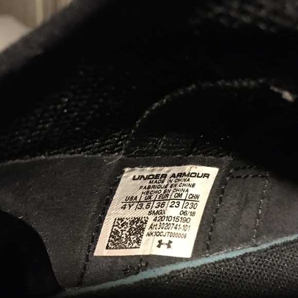 Steph Curry boys sneakers size 4 - Picture 3 of 3